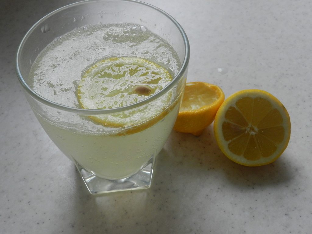 Lemon detox diet juice